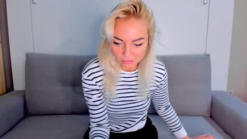 Snapshot of adriana_coy_ chatting on October 2025 11:01:01 AM Adriana online show from October 2025 11:01:01 AM