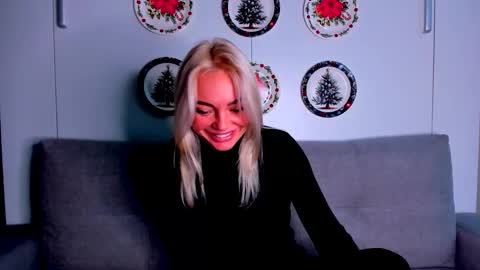 Snapshot of adriana_coy_ chatting on November 2025 05:10:01 AM Adriana online show from November 2025 05:10:01 AM