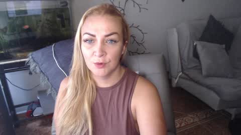 Adriana Paredes  online show from January 2025 12:43:01 PM