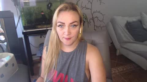 Adriana Paredes  online show from March 2025 12:09:02 PM