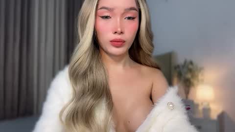 adrianna_limaxx online show from April 2026 05:24:01 PM