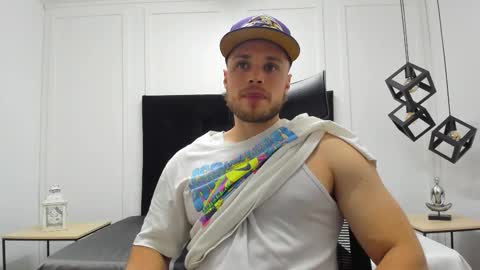 Adrein Roche online show from October 2025 11:57:01 PM