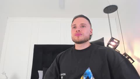 Adrein Roche online show from November 2025 11:27:02 PM