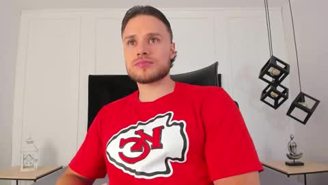 Adrein Roche online show from November 2025 11:03:01 PM