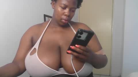 Snapshot of africanbusty chatting on December 2024 03:54:01 AM ONLYFAN-Africanbusty online show from December 2024 03:54:01 AM