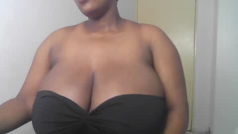 Snapshot of africanbusty chatting on December 2024 03:36:02 PM ONLYFAN-Africanbusty online show from December 2024 03:36:02 PM