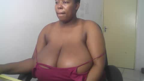 Snapshot of africanbusty chatting on September 2025 09:14:01 PM ONLYFAN-Africanbusty online show from September 2025 09:14:01 PM