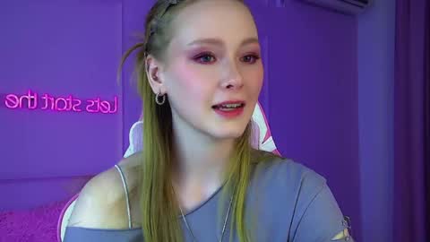 AgataFoxley online show from April 2026 06:31:01 PM