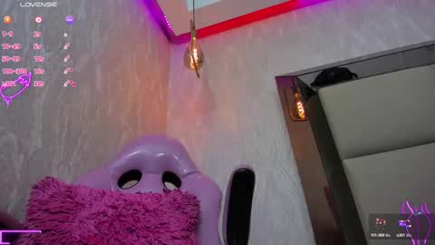 LUNNA online show from February 2025 07:38:01 PM