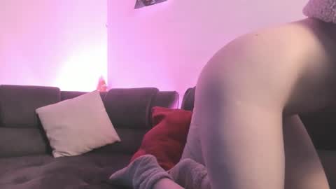 Camila     2 online show from December 2025 01:11:01 AM