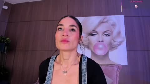 Snapshot of agattaduque chatting on April 2026 11:21:03 PM online show from April 2026 11:21:03 PM