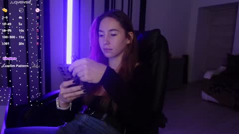 Snapshot of agelina_summer chatting on December 2024 06:16:02 AM Agelina Lilly Laura online show from December 2024 06:16:02 AM