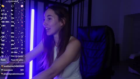 Snapshot of agelina_summer chatting on January 2025 10:46:01 PM Agelina Lilly Laura online show from January 2025 10:46:01 PM