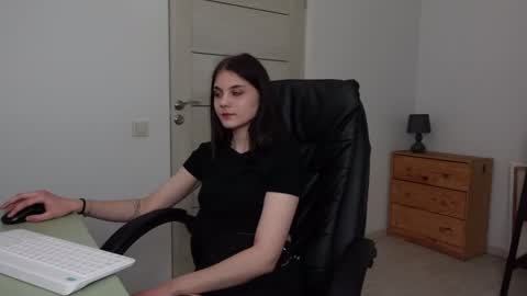 Snapshot of agelina_summer chatting on January 2025 12:16:02 AM Agelina Lilly Laura online show from January 2025 12:16:02 AM