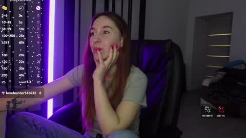 Snapshot of agelina_summer chatting on January 2025 09:51:02 PM Agelina Lilly Laura online show from January 2025 09:51:02 PM