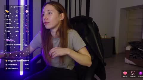 Snapshot of agelina_summer chatting on January 2025 06:21:01 PM Agelina Lilly Laura online show from January 2025 06:21:01 PM
