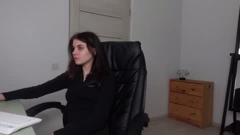 Snapshot of agelina_summer chatting on January 2025 09:24:01 PM Agelina Lilly Laura online show from January 2025 09:24:01 PM