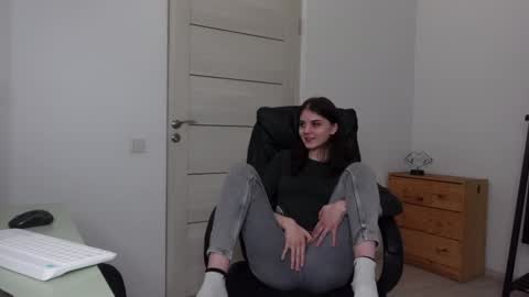 Snapshot of agelina_summer chatting on January 2025 09:02:01 PM Agelina Lilly Laura online show from January 2025 09:02:01 PM