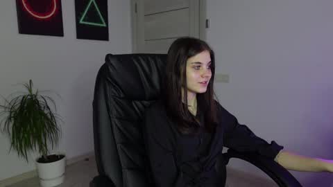 Snapshot of agelina_summer chatting on January 2025 01:42:02 PM Agelina Lilly Laura online show from January 2025 01:42:02 PM