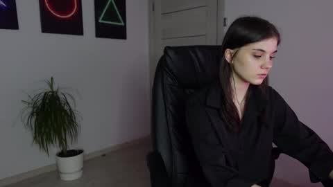Snapshot of agelina_summer chatting on January 2025 04:44:01 PM Agelina Lilly Laura online show from January 2025 04:44:01 PM
