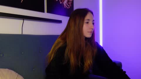 Snapshot of agelina_summer chatting on January 2025 06:57:01 PM Agelina Lilly Laura online show from January 2025 06:57:01 PM