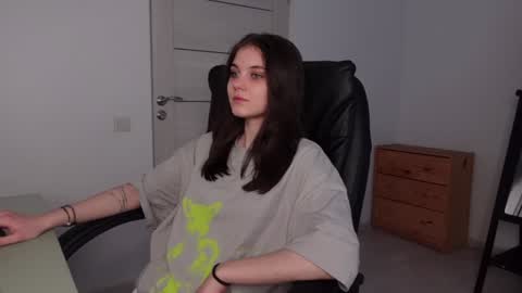 Snapshot of agelina_summer chatting on January 2025 08:14:01 AM Agelina Lilly Laura online show from January 2025 08:14:01 AM