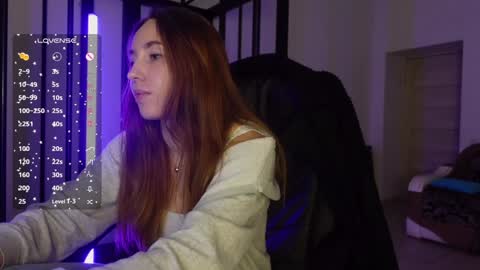 Snapshot of agelina_summer chatting on January 2025 06:16:02 PM Agelina Lilly Laura online show from January 2025 06:16:02 PM