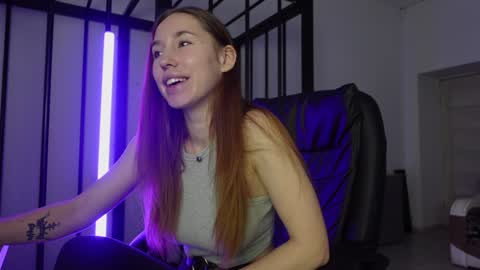 Snapshot of agelina_summer chatting on February 2025 02:38:02 PM Agelina Lilly Laura online show from February 2025 02:38:02 PM