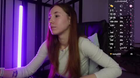 Snapshot of agelina_summer chatting on February 2025 02:59:02 PM Agelina Lilly Laura online show from February 2025 02:59:02 PM