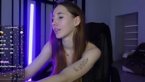 Snapshot of agelina_summer chatting on February 2025 07:06:01 PM Agelina Lilly Laura online show from February 2025 07:06:01 PM