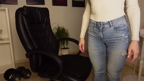 Snapshot of agelina_summer chatting on February 2025 10:10:02 PM Agelina Lilly Laura online show from February 2025 10:10:02 PM