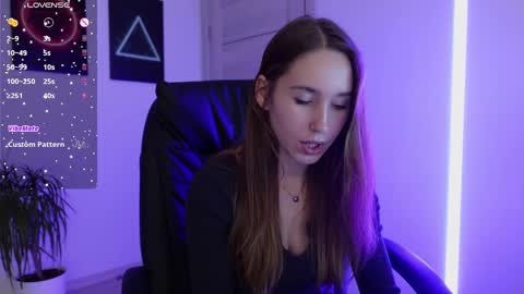 Snapshot of agelina_summer chatting on February 2025 10:36:02 PM Agelina Lilly Laura online show from February 2025 10:36:02 PM