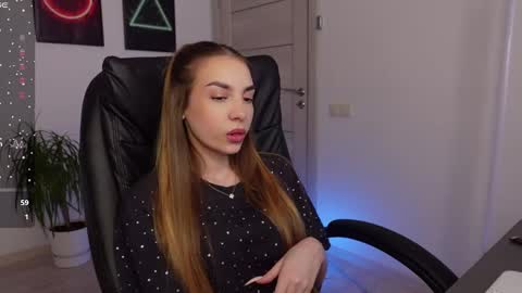Snapshot of agelina_summer chatting on February 2025 09:11:02 AM Agelina Lilly Laura online show from February 2025 09:11:02 AM