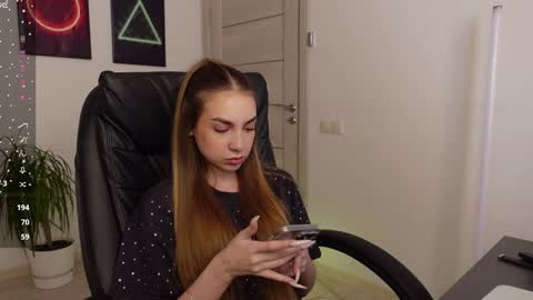 Snapshot of agelina_summer chatting on February 2025 12:16:02 PM Agelina Lilly Laura online show from February 2025 12:16:02 PM