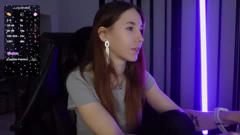 Snapshot of agelina_summer chatting on February 2025 03:16:01 PM Agelina Lilly Laura online show from February 2025 03:16:01 PM