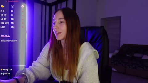 Snapshot of agelina_summer chatting on March 2025 10:05:02 PM Agelina Lilly Laura online show from March 2025 10:05:02 PM