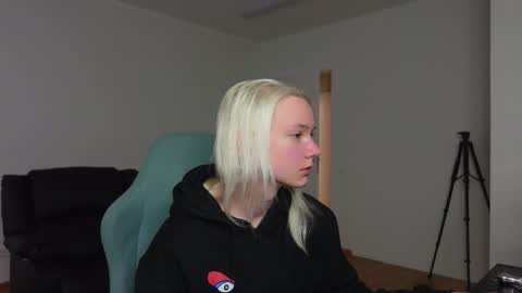 Agelina Lilly Laura online show from April 2026 05:38:01 AM