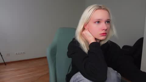 Agelina Lilly Laura online show from April 2026 05:54:01 AM