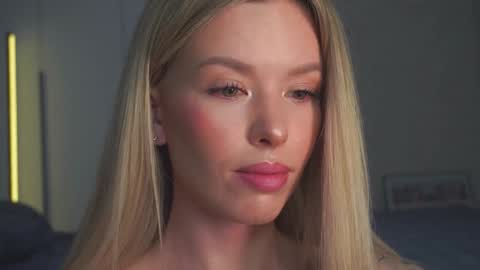 Snapshot of agent_blonde chatting on February 2026 01:17:01 AM May online show from February 2026 01:17:01 AM