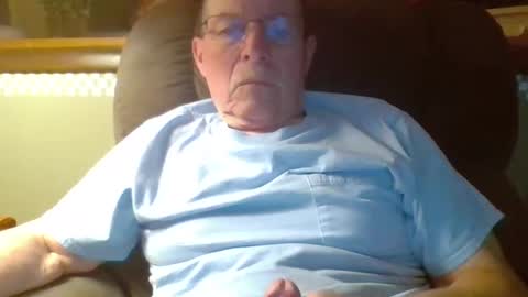 aguynrkfrd online show from November 2025 10:37:01 AM