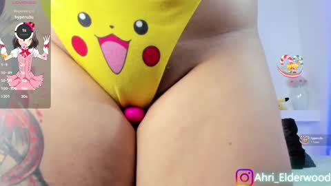 Snapshot of ahri_elderwood chatting on December 2024 06:55:02 AM Ahri help me get to 100  online show from December 2024 06:55:02 AM