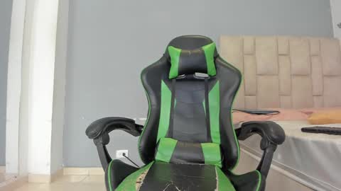 karoline  online show from January 2025 09:25:02 PM