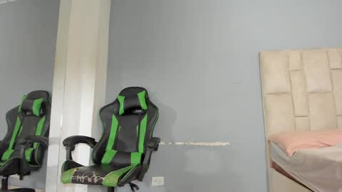 karoline  online show from February 2025 09:20:02 PM