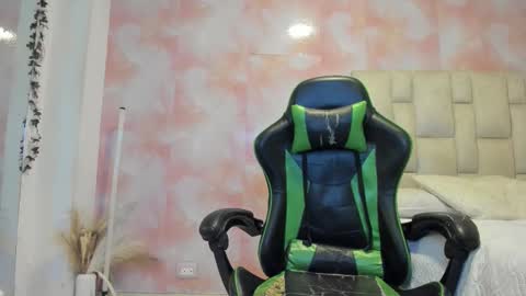 karoline  online show from February 2026 10:06:02 PM