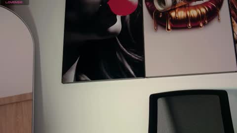 Snapshot of aidaadams chatting on December 2025 11:19:01 AM Aida online show from December 2025 11:19:01 AM