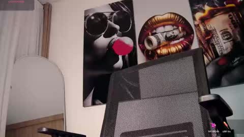 Snapshot of aidaadams chatting on December 2025 10:01:01 AM Aida online show from December 2025 10:01:01 AM