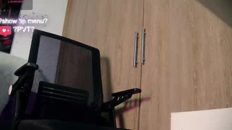 Snapshot of aidaadams chatting on January 2026 11:23:01 AM Aida online show from January 2026 11:23:01 AM