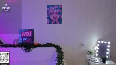 Snapshot of aiklynne chatting on November 2025 01:54:02 PM Lynn online show from November 2025 01:54:02 PM