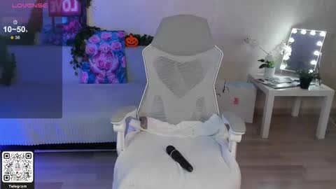 Snapshot of aiklynne chatting on December 2025 01:39:02 PM Lynn online show from December 2025 01:39:02 PM