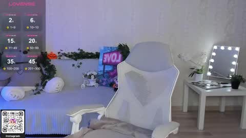 Snapshot of aiklynne chatting on February 2026 01:47:01 PM Lynn online show from February 2026 01:47:01 PM